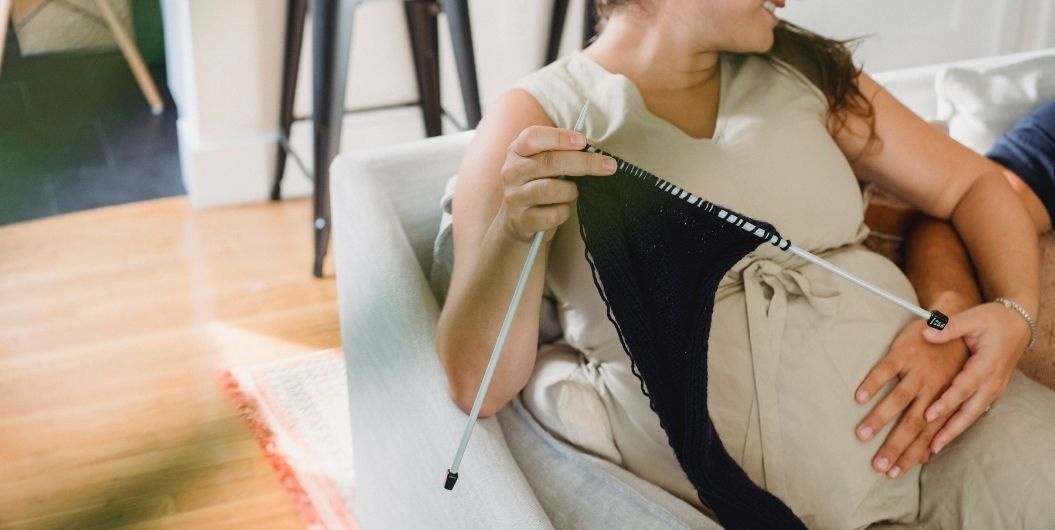 pregnant woman knitting