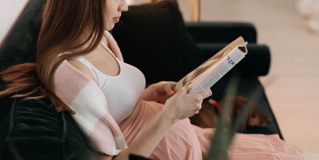 pregnant woman reading